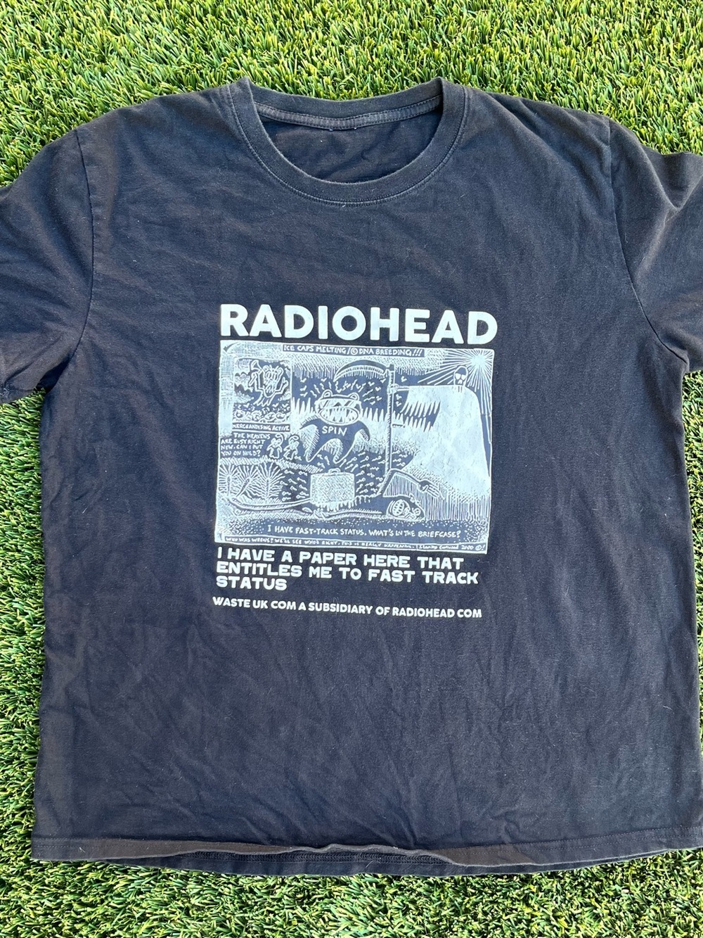 Y2K Radiohead Concert T-shirt. Mens medium.